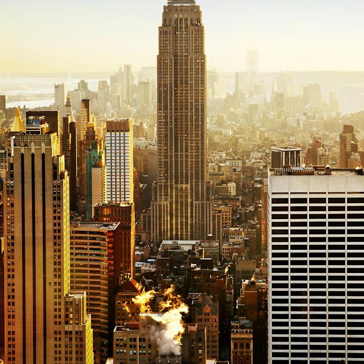 Parents evaluating schools in France